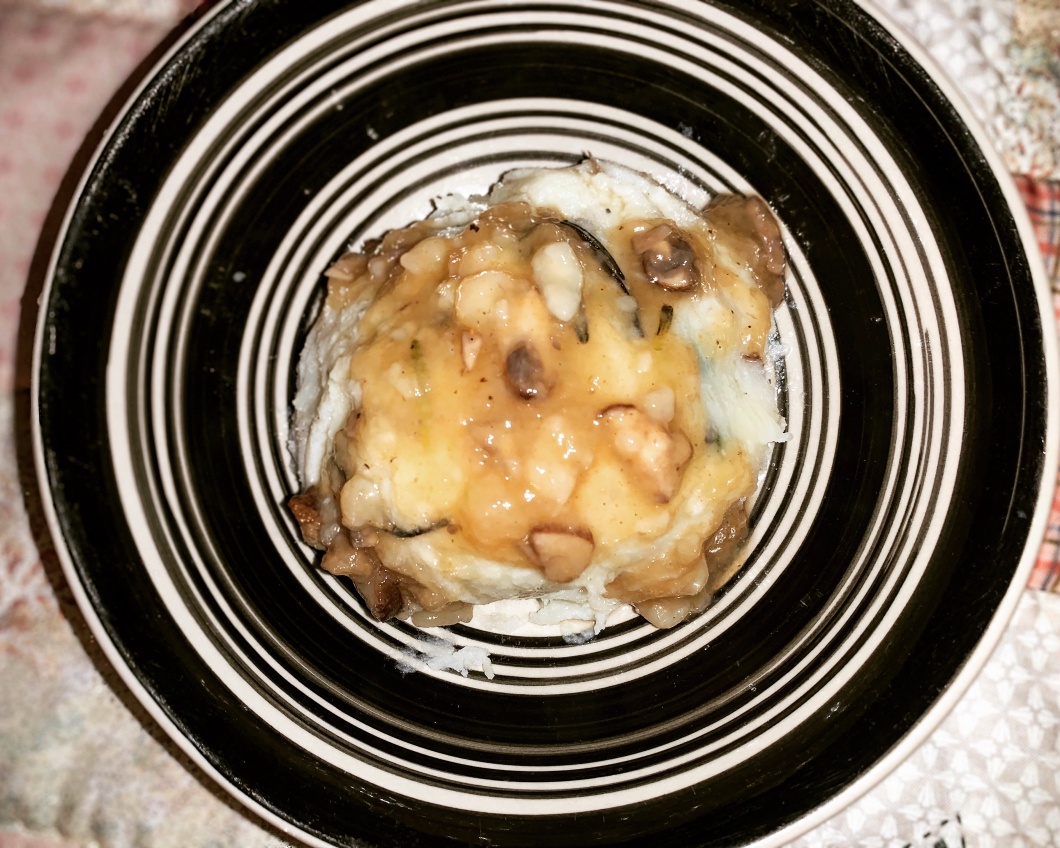 mashed potatoes with mushroom gravy