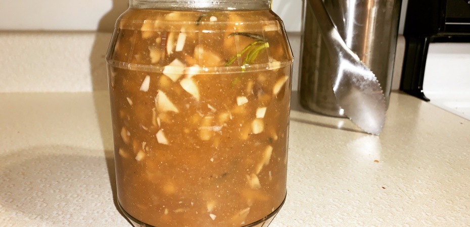 vegan mushroom gravy in a jar